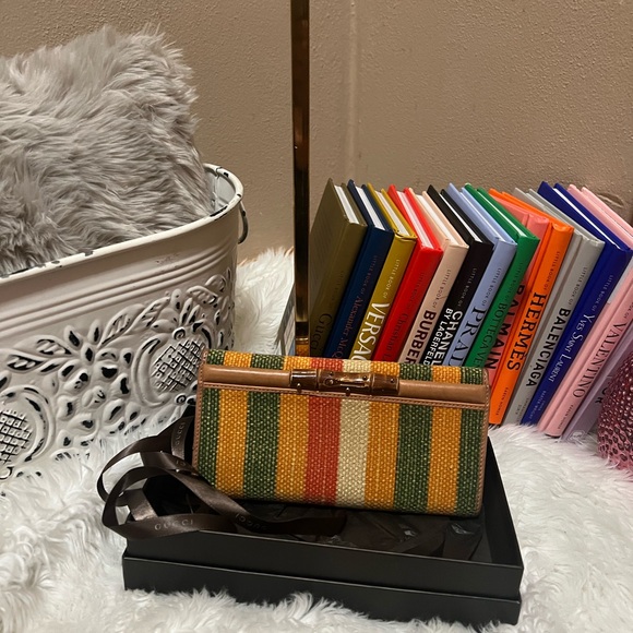 Gucci Colorful Woven Wallets - Picture 2 of 10